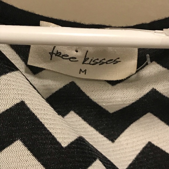 LDS T-Shirt “Free 😘 Kisses” S/M - Picture 4 of 5